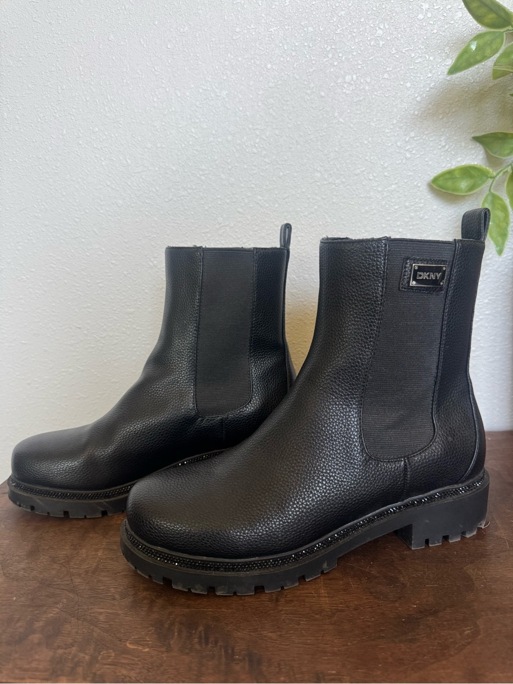 Dkny Black Chelsea Rick 2 Boot size 9